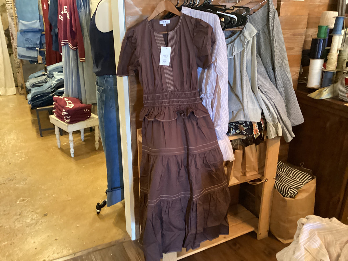 Short Sleeve V-Neck Tiere Midi Dress
