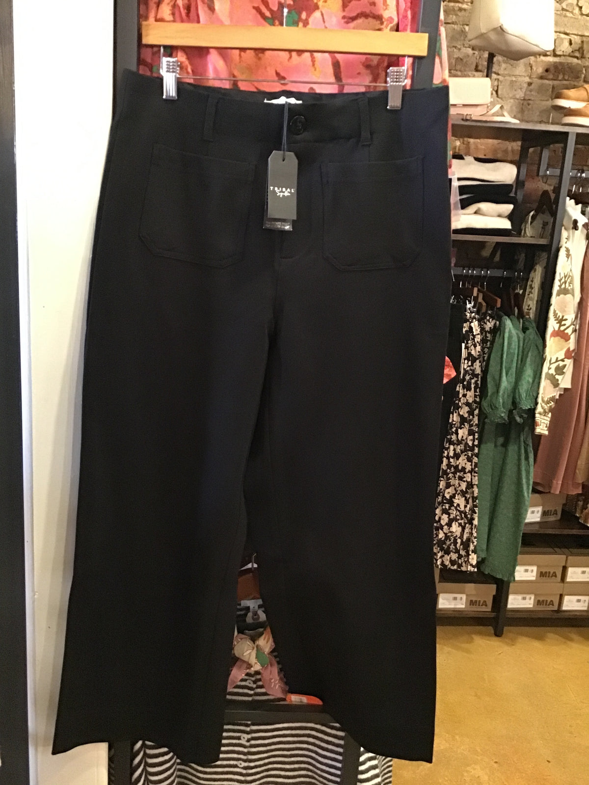 Black High Rise Capri W/Pockets